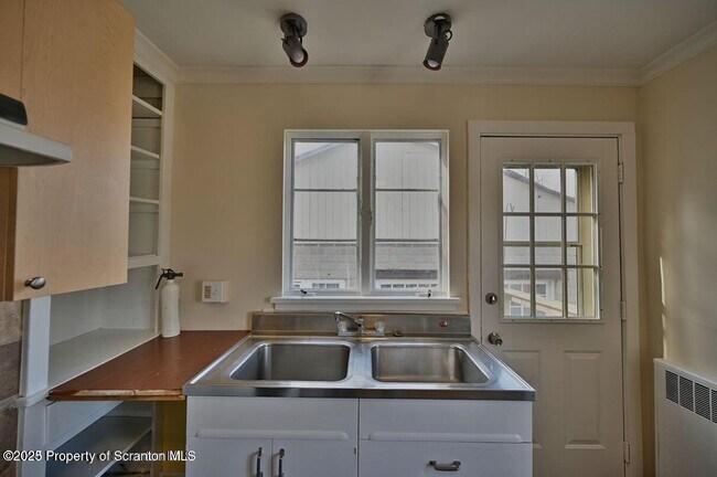 Building Photo - 1025 Ridge Ave