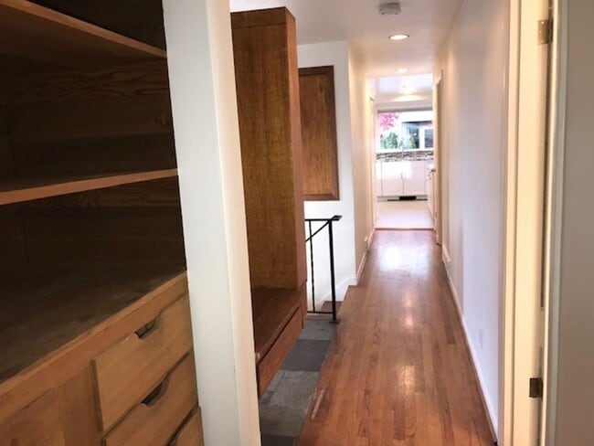 Building Photo - Pre-leasing-Beautiful Bryant Large Remodel...