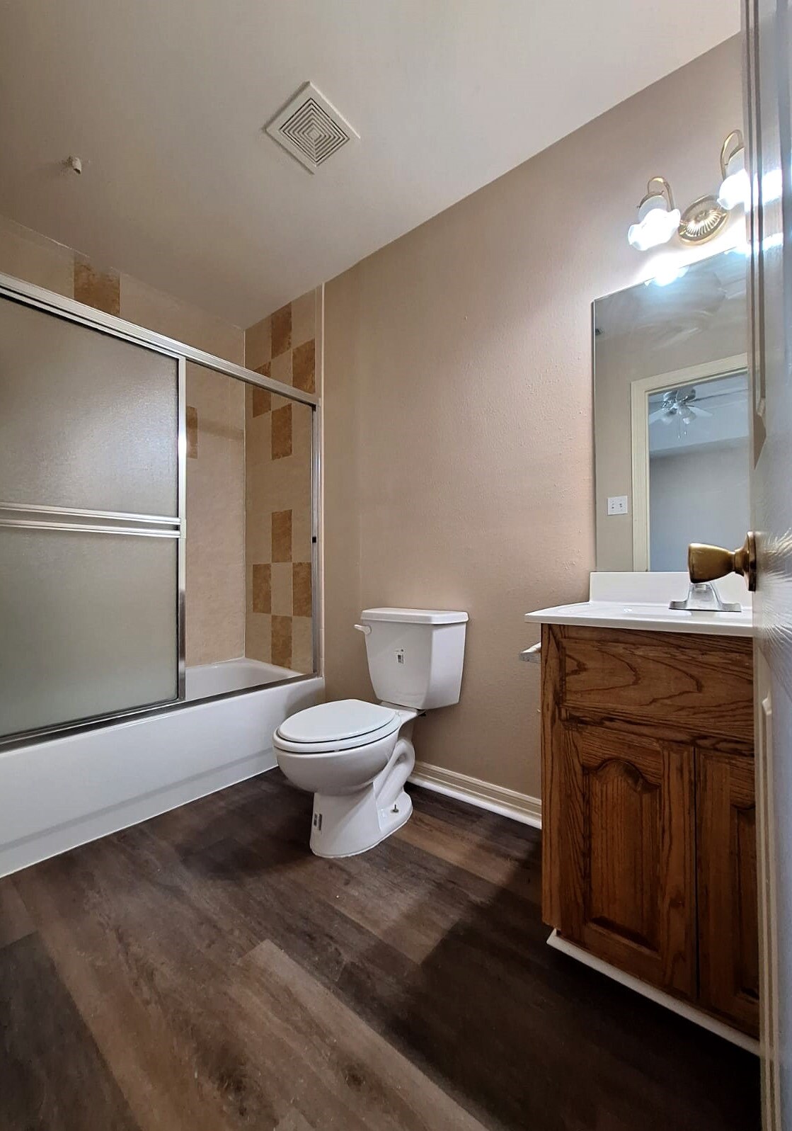 Building Photo - 1402 W Kiwi Ave