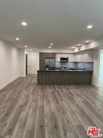 Building Photo - 4806 Sylmar Ave