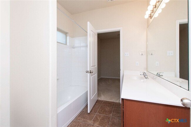 Building Photo - 3302 Vineyard Trail