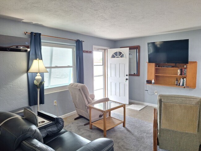 Building Photo - LOCATION LOCATION MAINLAND NEW SMYRNA BEACH!