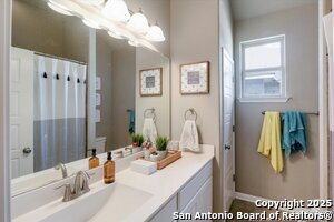 Building Photo - 9815 Catell