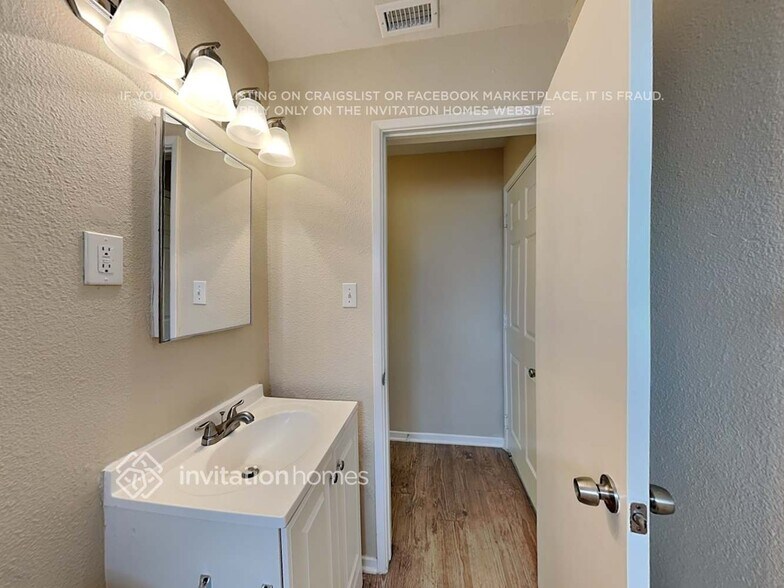 Building Photo - 27198 Norwood St