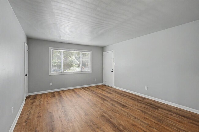 Building Photo - 2430 Coosawattee Dr NE