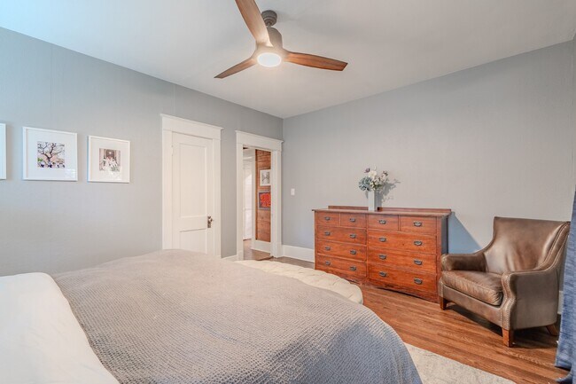 Building Photo - Updated Historically Charming Bungalow walking distance to Greenville Ave