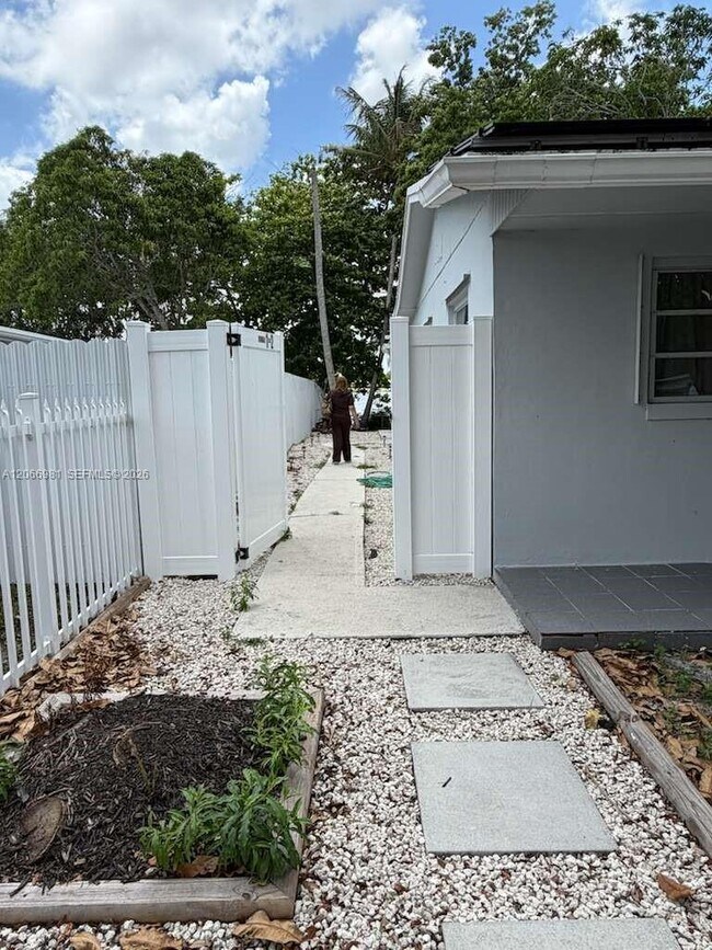 Building Photo - 20302 NW 39th Ct
