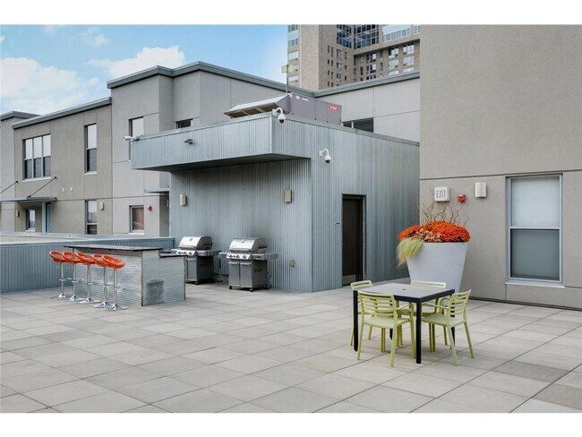 Building Photo - 521 S 7th St