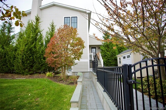 Primary Photo - 255 Roosevelt Blvd