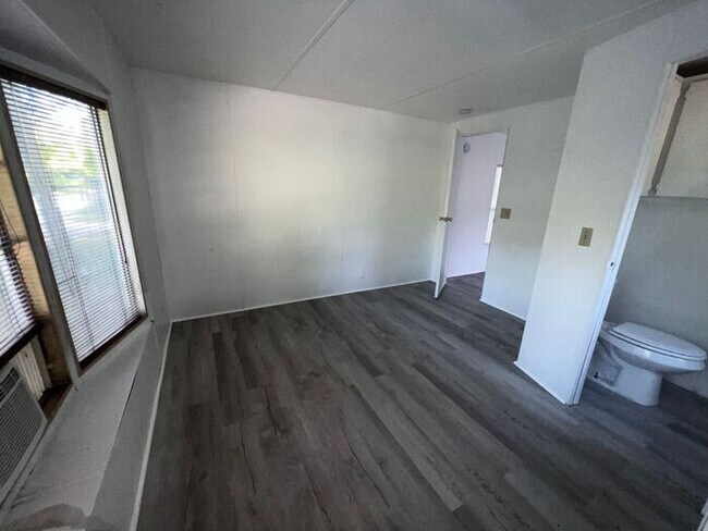 Building Photo - 1125 S Christiana Ave