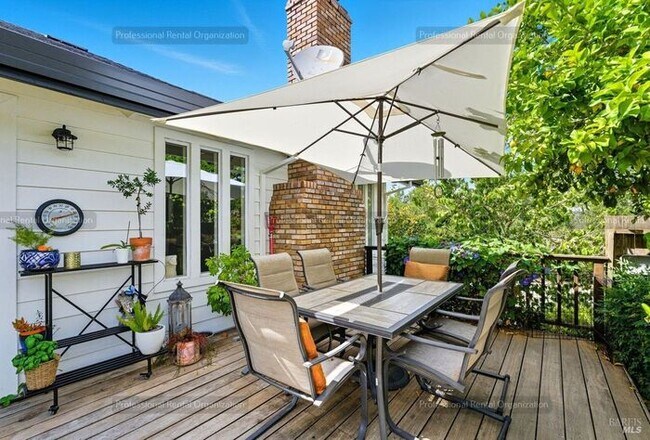 Building Photo - One of a kind home just steps away from Annadel State park