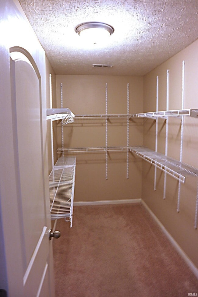 Building Photo - 3900 Bronson Ln