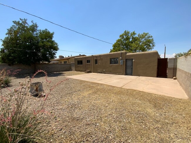 Building Photo - 3 Bedroom Single Story Home Near Gibson Blvd SE & Louisiana Blvd SE!