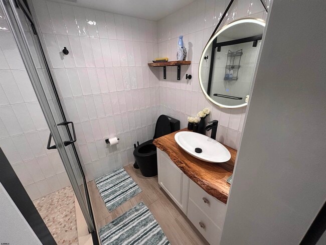 Building Photo - 9415 Pacific Ave