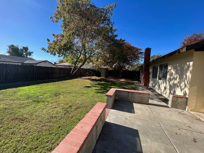 Building Photo - 1536 Sheldon Dr