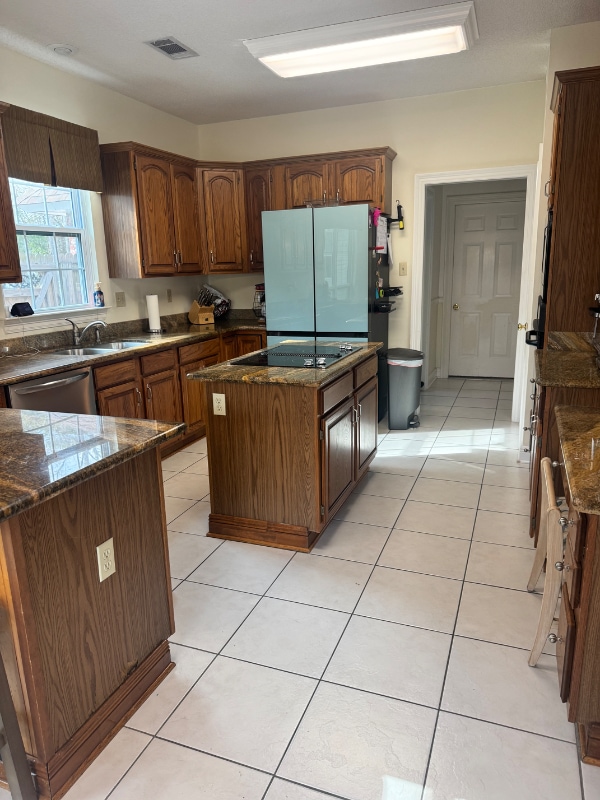 Building Photo - 350 Greenleaves Blvd