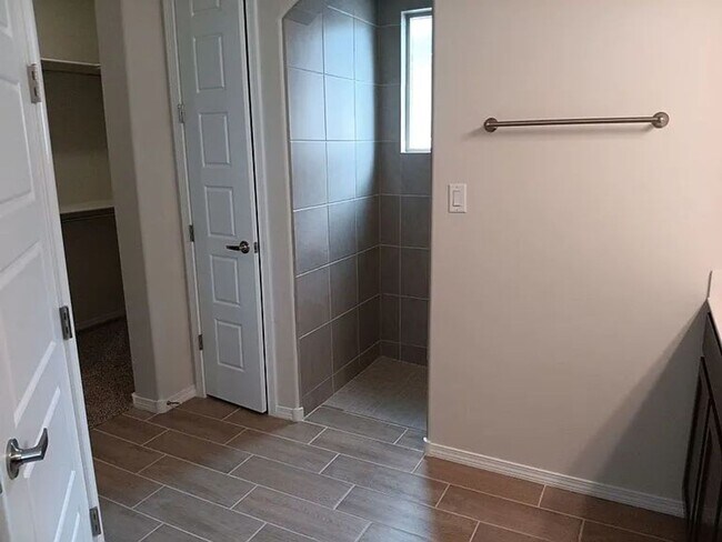 Building Photo - Welcome to this beautiful 3 bedroom, 2 bat...