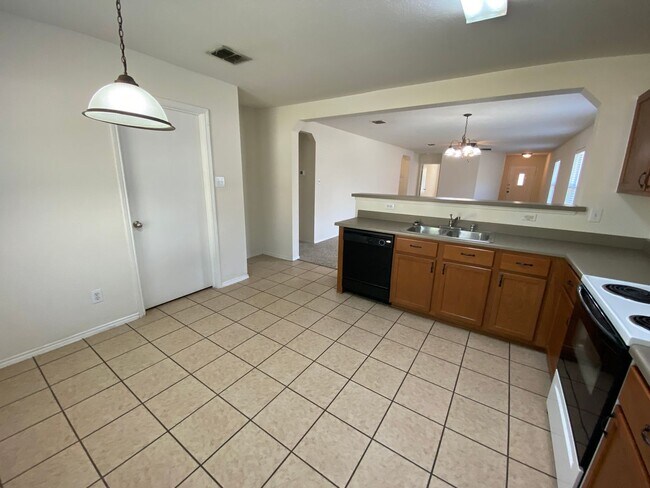 Primary Photo - 8027 Ashwood Pointe