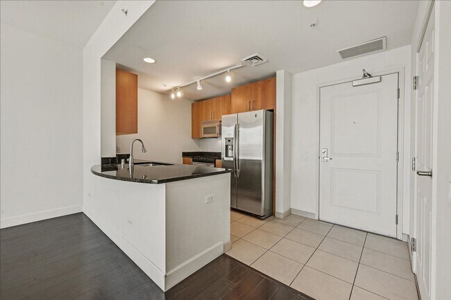 Building Photo - 34th Floor Condo at Allure - Amazing Strip Views!