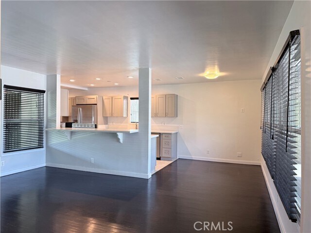 Building Photo - 527 N San Antonio Ave