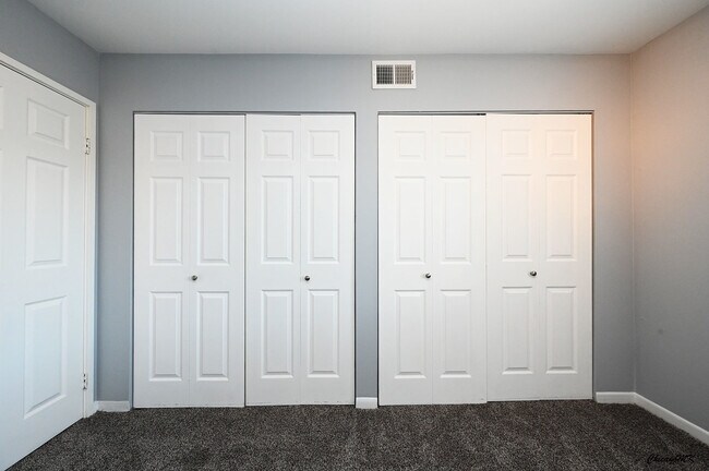 Building Photo - 9360 Bay Colony Dr