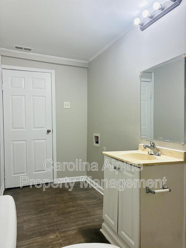 Building Photo - 905 Wilmouth St