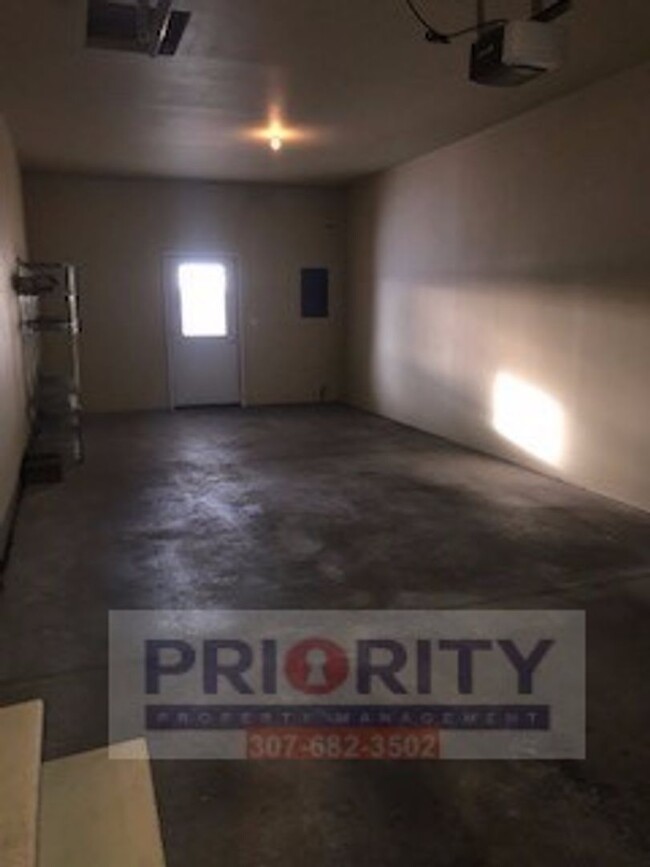 Building Photo - 2 bedroom, 2 bath 1,226 sqft townhome for ...