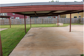 Building Photo - 208 Garden Dr