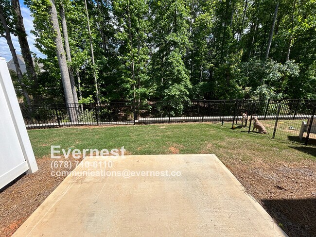 Building Photo - 3-Bedroom Home with Large Lawn and Ideal L...