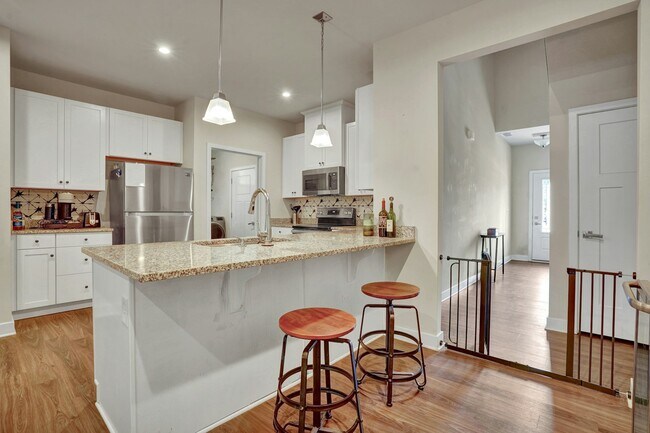 Building Photo - 1921 Doubloon Way