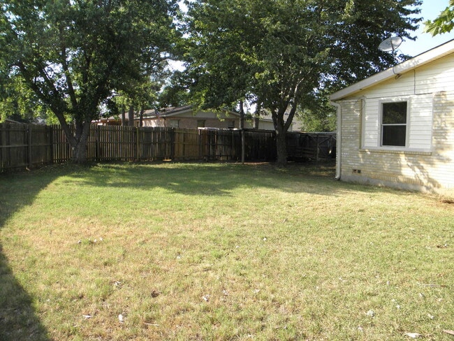 Building Photo - 301 Windmere Cir
