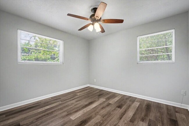 Building Photo - 7010 Arques Rd