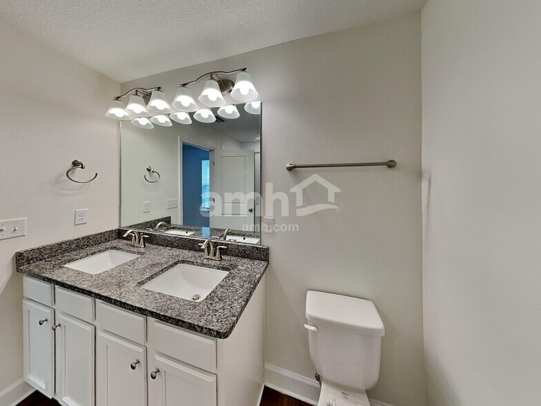 Building Photo - 1172 Tan Tara Trail