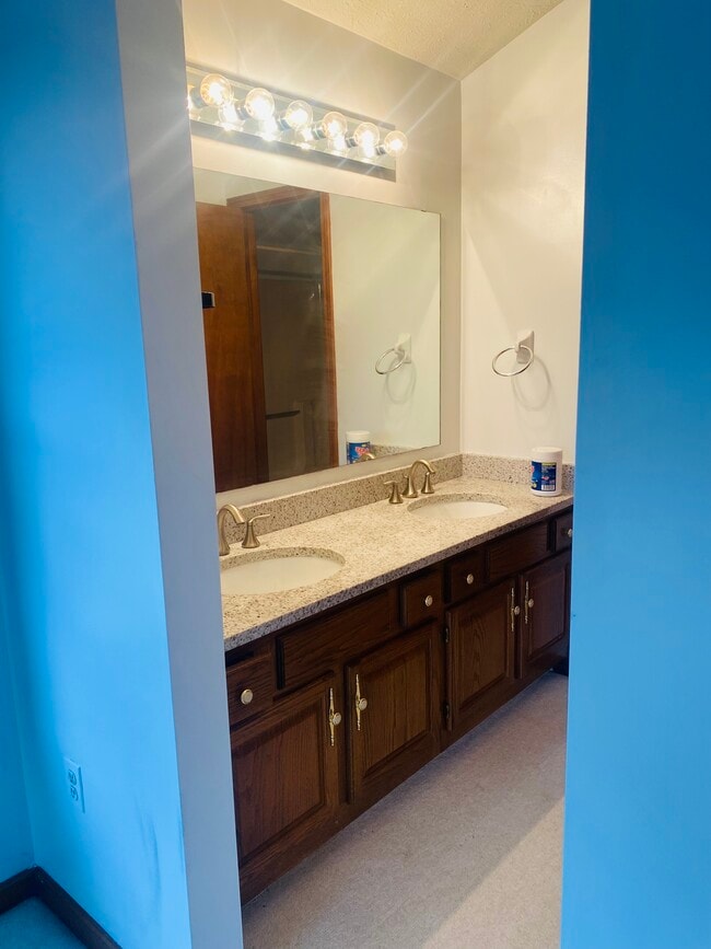 Building Photo - 473 Montvale Ln