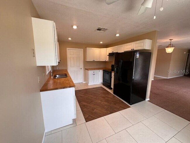 Building Photo - 350 Buttonwood Dr