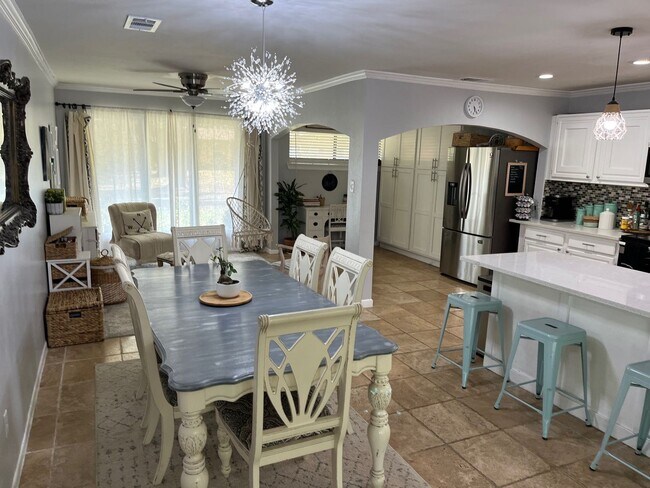 Building Photo - 830 Blackburn St