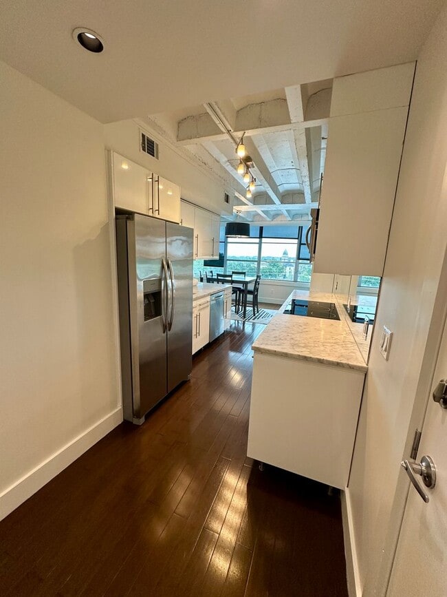 Building Photo - 1 BED | 1 BATH | ALL UTILITIES INCLUDED