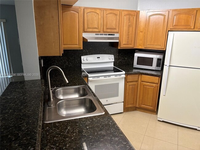 Building Photo - 9711 Fontainebleau Blvd