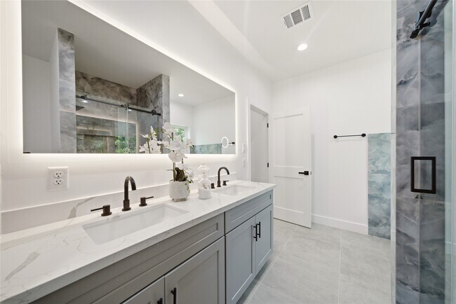 Building Photo - 5024 Winnetka St