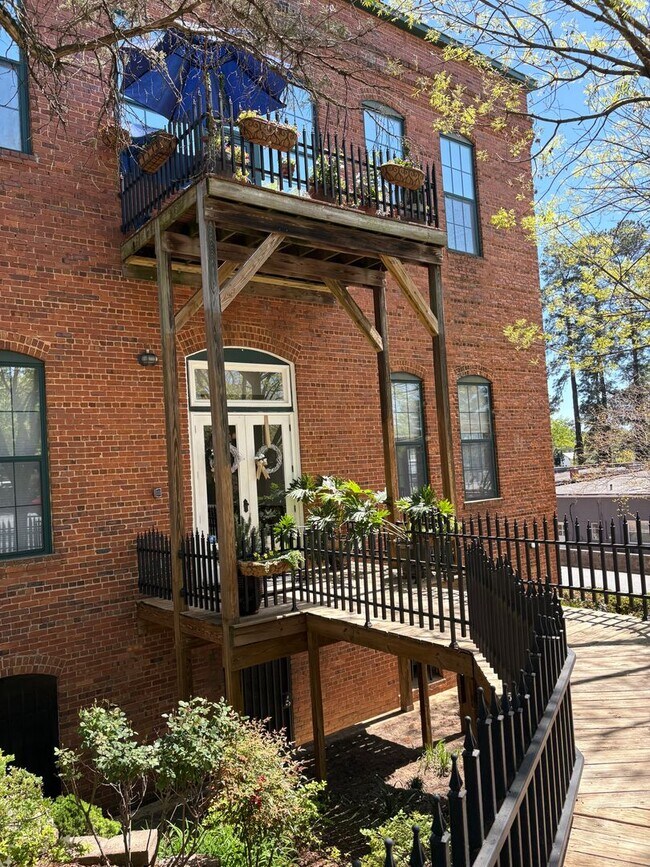 Building Photo - Lovely 2 Bedroom 2 full Bath Historical  Condo in Downtown Easley! Lawn Care and Trash Pickup inc...