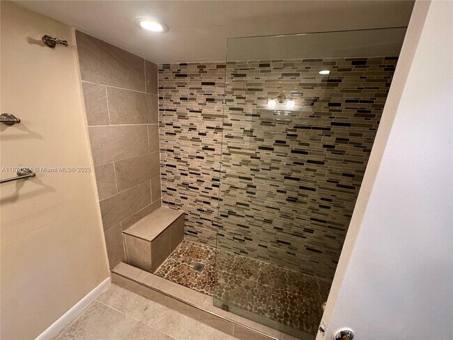 Building Photo - 6521 Racquet Club Dr
