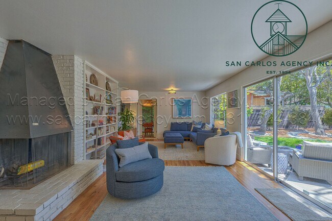 Building Photo - Furnished Two Bedroom Carmel Cottage