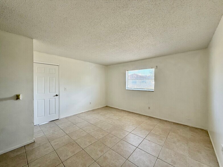 Building Photo - 6720 46th Ave W