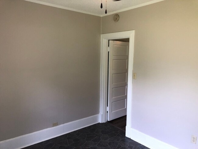 Building Photo - ****JUST REDUCED****495 Woodruff St. Court...