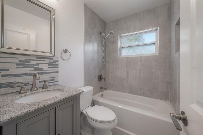 Building Photo - Renovated 2/1 home in Dunedin _ Price reduced