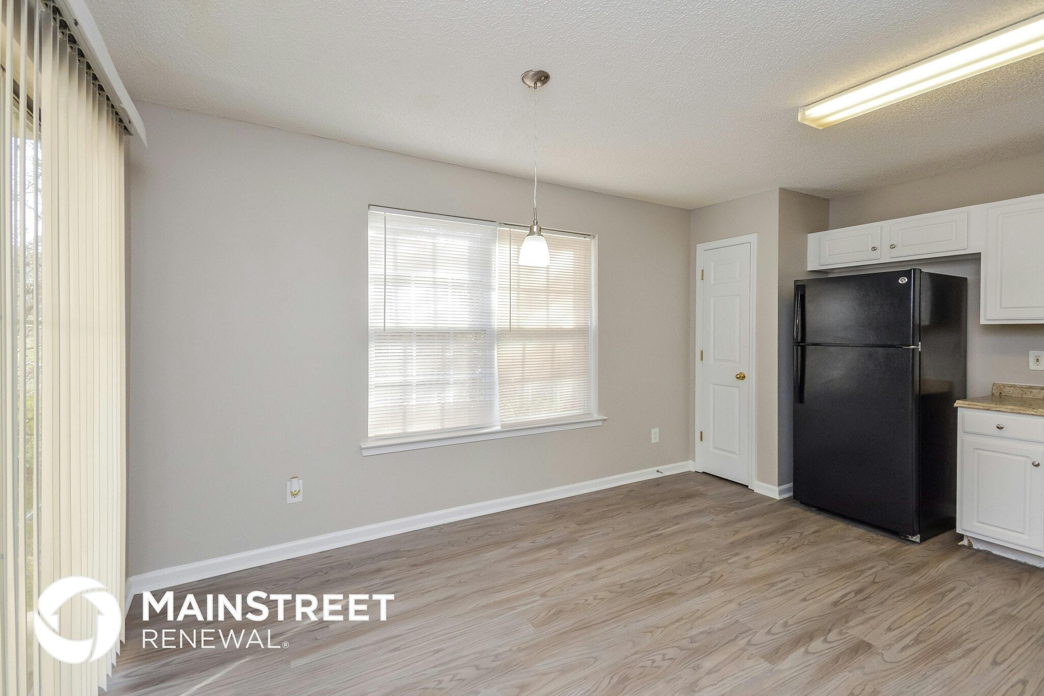 Building Photo - 325 Coral Cir