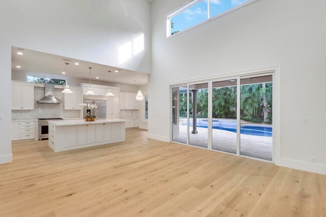 Building Photo - 142 Segovia Way