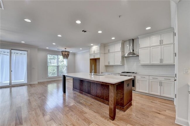 Building Photo - 341 Bailey Walk