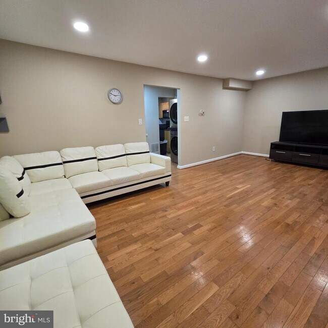 Building Photo - 5676 Kirkham Ct