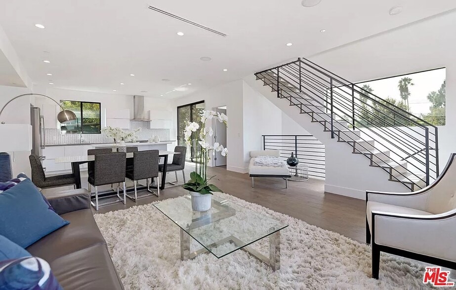 Building Photo - 6077 Hargis St